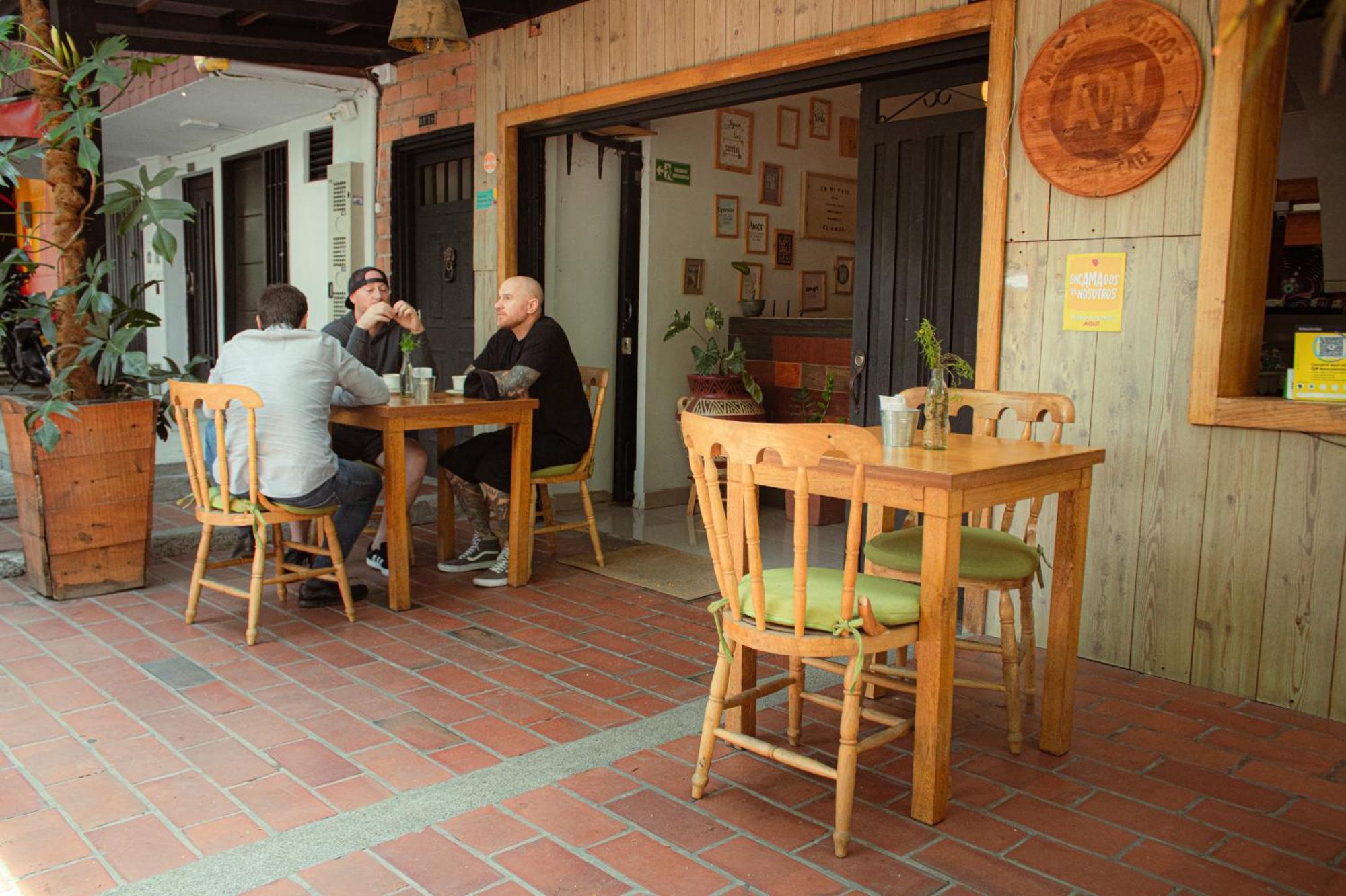 Adn Algo De Nosotros - Malaika Hostel Medellin Exterior photo